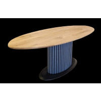 Ovaler Tisch mit 4 cm starker Holzplatte